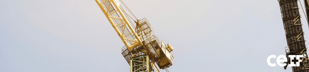 Grúa autocargante vs grúa torre: ¿cuál es mejor opción?